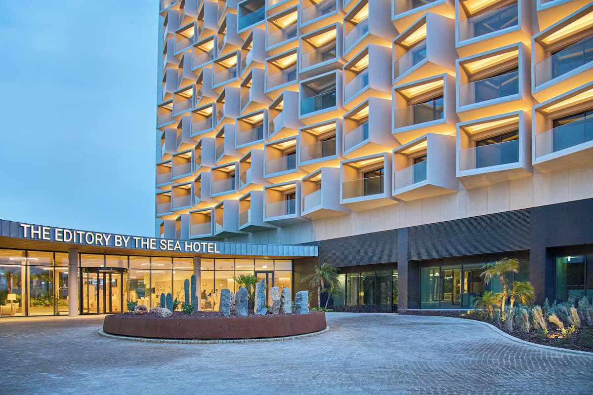 The Editory By The Sea, Troia